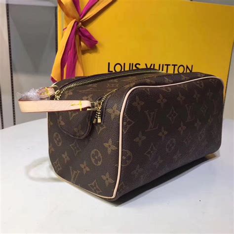 bolso neceser hombre louis vuitton|Louis Vuitton neverfull.